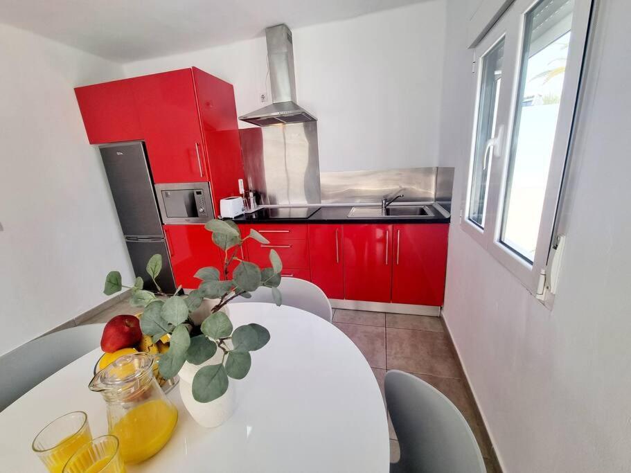Pequeno Bungalow Firt Line Of The Sea Коста-Тегисе Экстерьер фото